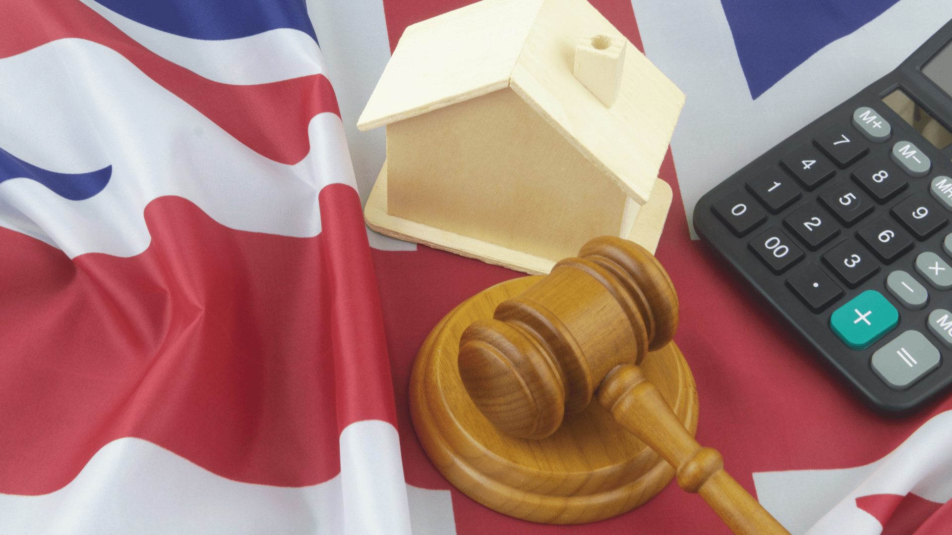 A symbolic composition featuring a wooden gavel, a miniature house model, and a calculator on a Norwegian flag, representing the intersection of law, finance, and housing in Norway.
